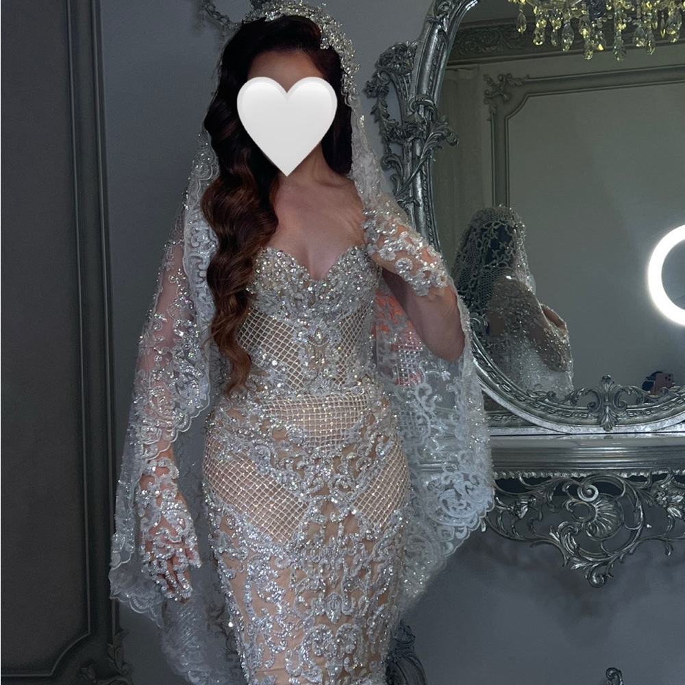 Elegant White Lace Wedding Dress - Picture 3 of 12
